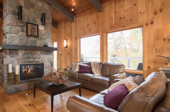 Luxurious, high-vibration, modern retreat