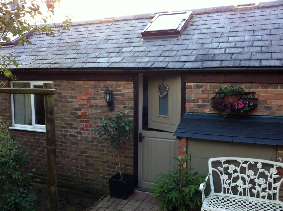 The Saddlery (Selfcontained B & B) Bungalows for Rent in Rugby