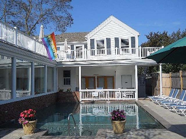 West End 2 Bdrm/2Bath Condo-Heated Pool & Hot Tub