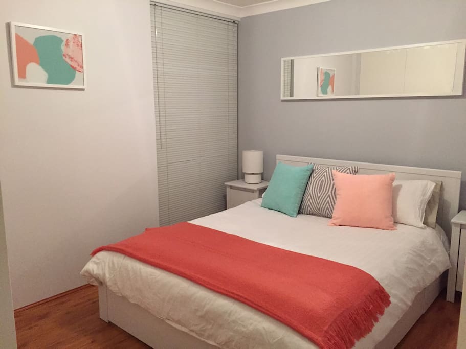 Bedroom with queen size bed