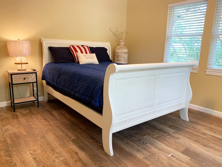 Dhoma detare në katin e parë - krevat dopio "queen"