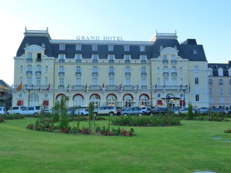 Grand Hôtel à 100 m de la résidence