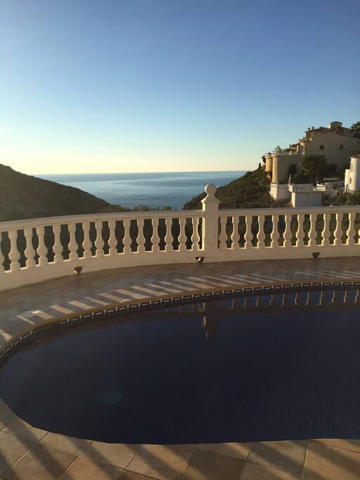 Piscine avec vue mer/
