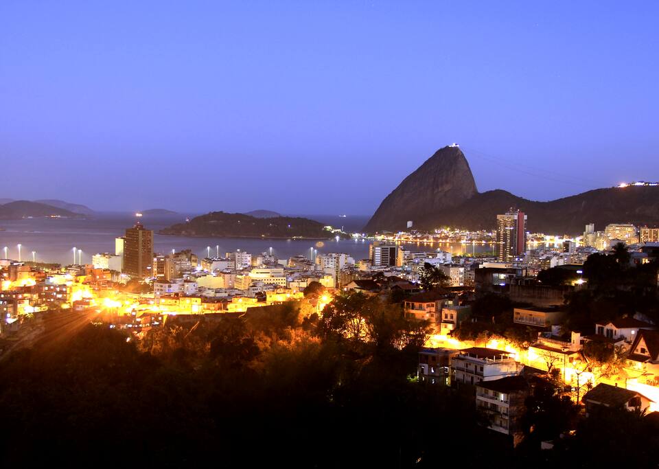 Pão de Açúcar ao anoitecer