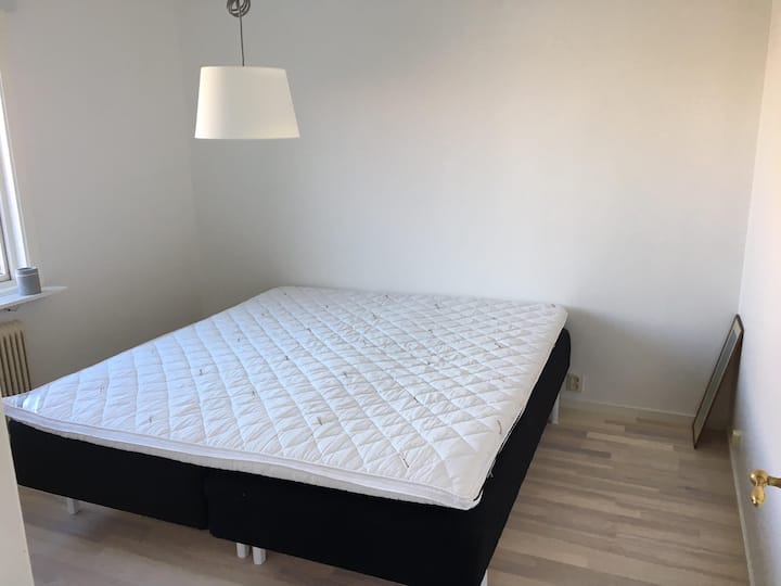 Chambre 1 avec lit de 180 cm 