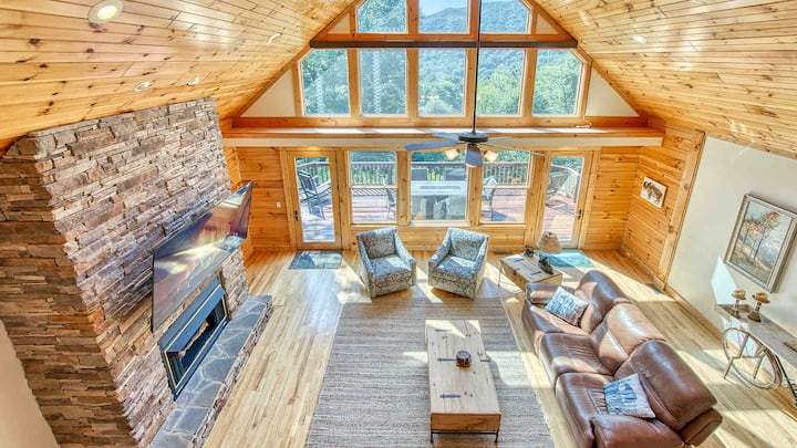 Log Cabin, View, Hot Tub, Fire Place, Close To Ski - Maggie Valley, NC