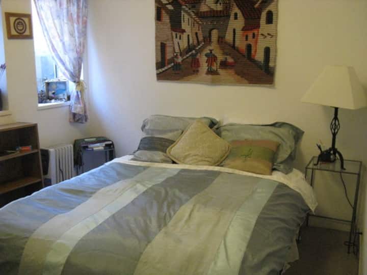 Кревет со брачен кревет за многу удобен сон