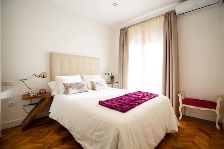 Spálňa 1 / spálňa 1 ● (povrch/plocha 12 metrov štvorcových) ● [ Prečítajte si opis ubytovania / Prečítajte si opis apartmánu ]