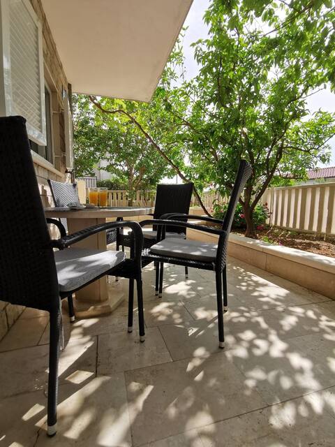 Villa Ruža, 30m by the beach, no. 2
