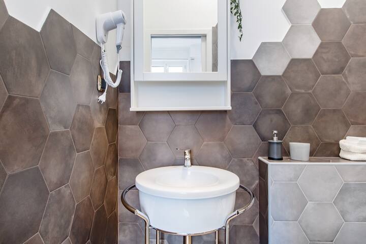 BigFamilyFlats – San Giovanni Basilica / 7pax/3bd gallery image 4