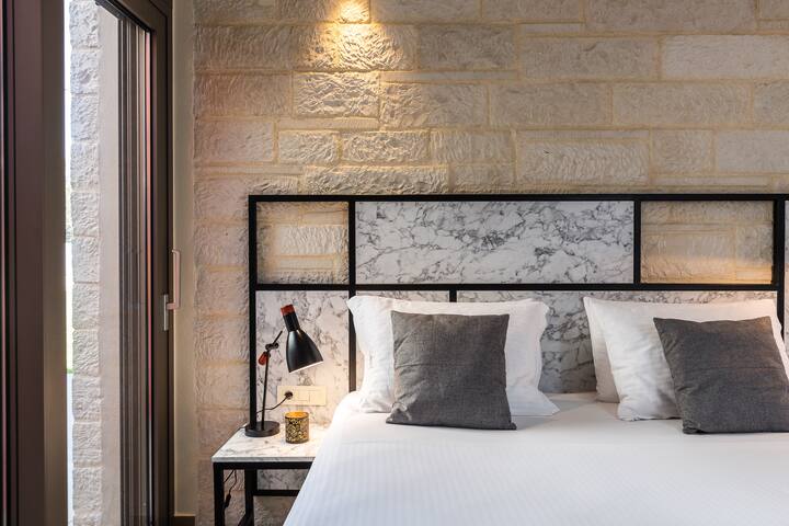 VIP Villa Aori mountain view & private heated pool gallery image 4