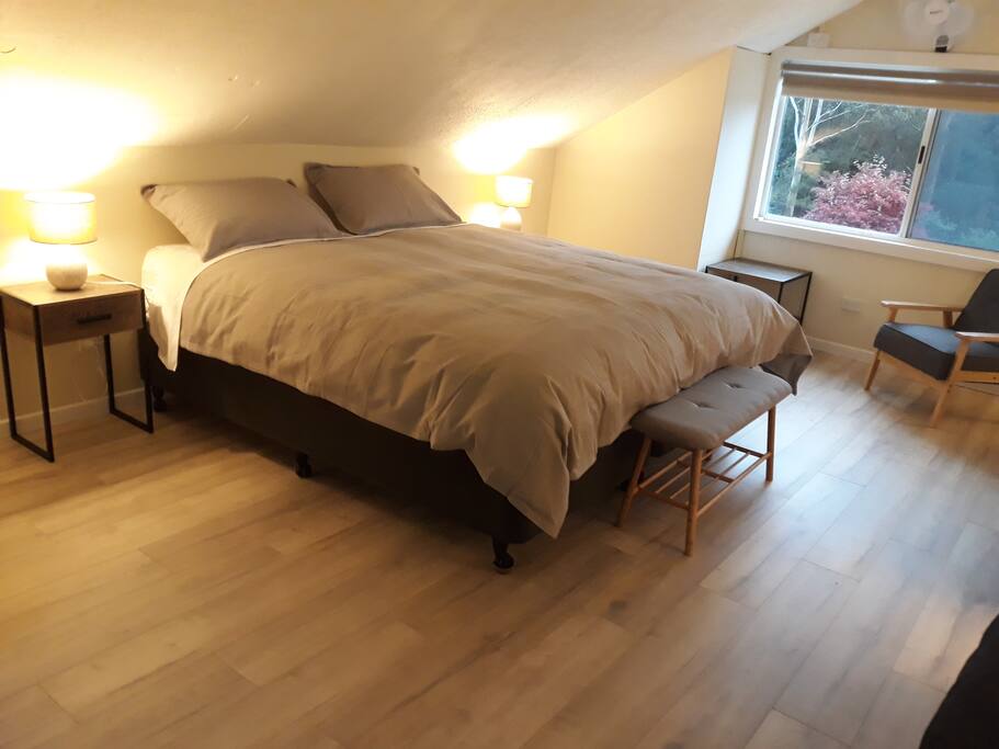Wisteria - king bed