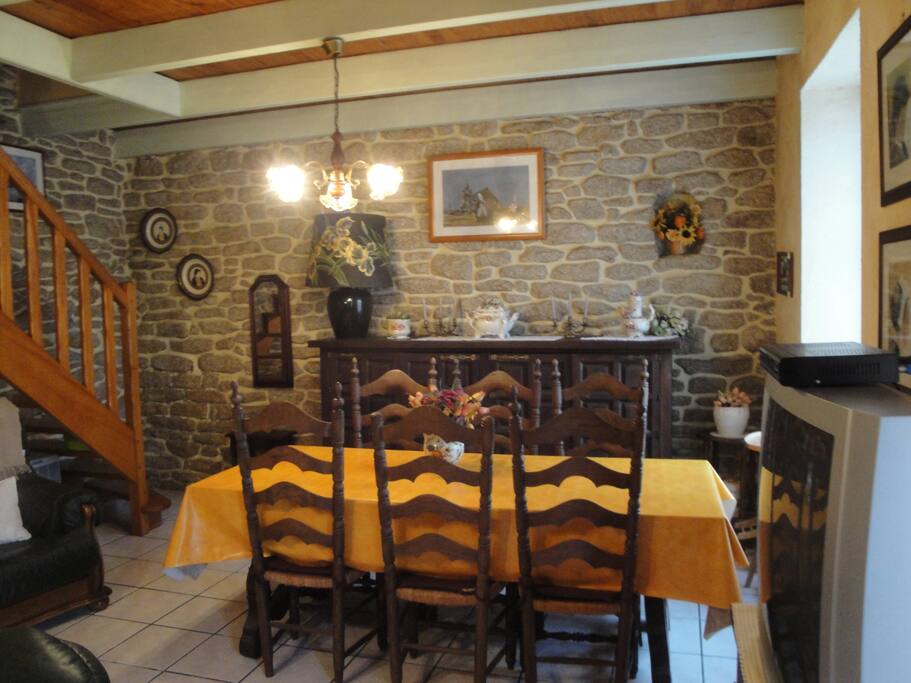 salle bien éclairée
