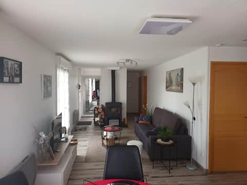 Chez Madeleine, single-story house