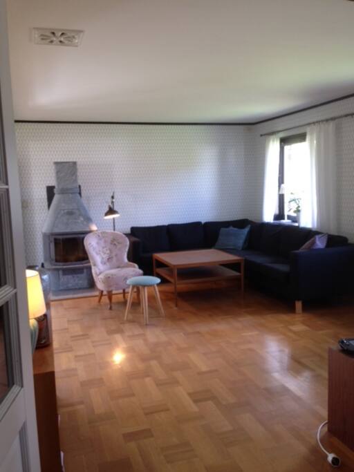 Livingroom with big sofa and fireplace