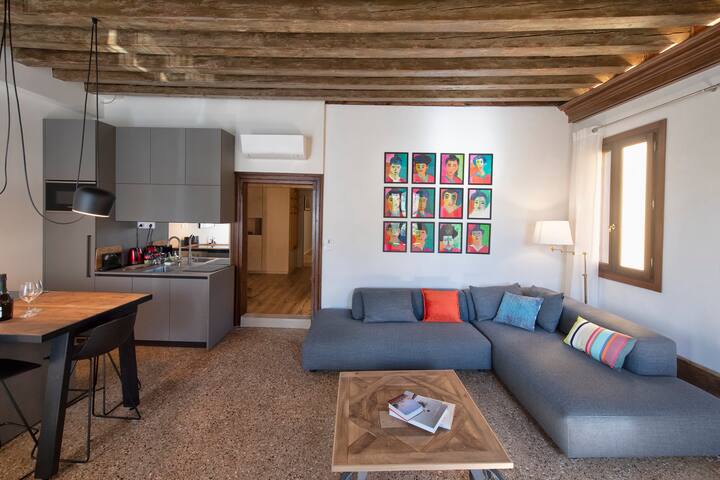 Appartamento in un magnifico palazzo veneziano gallery image 3