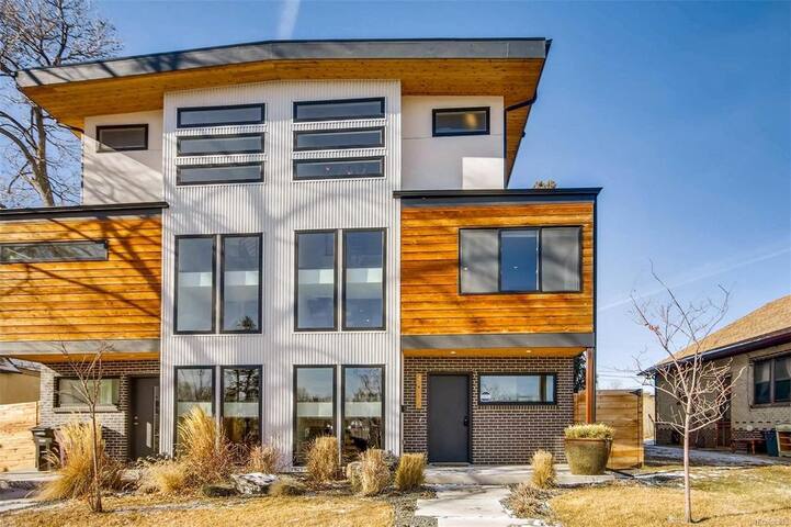 New modern home with beautiful view gallery image 2