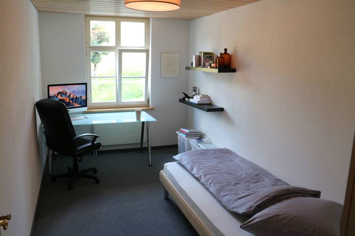 Guest room with garden