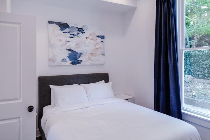 יחידה 1 - חדר שינה 2 (שינה 2): 1 מיטת קווין סייז