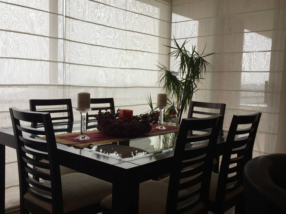 Hermoso comedor con una extraordinaria vista al mar