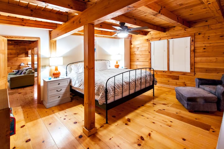 1st floor bedroom with King bed