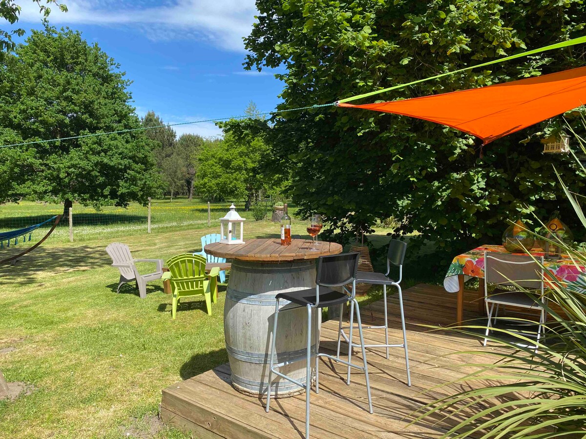 Annuncio Airbnb popolare: Apartment in house on 2 ha airfield a Soustons