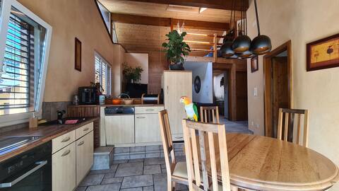 Chez Pewee, duplex with terrace in town