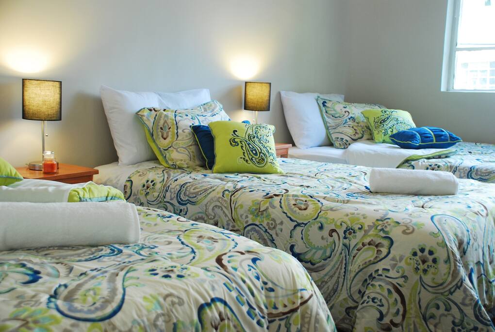 -Green Room-
3 twin beds
Coat rack
Comfy colourful chair