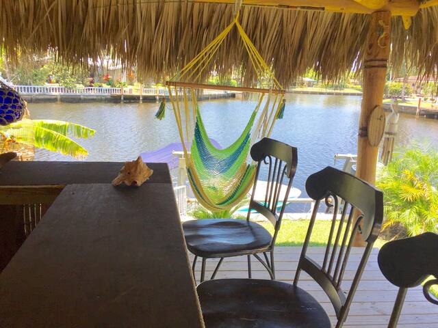 “Super Paradise” Pool, Tiki-Hut and Waterview! gallery image 4