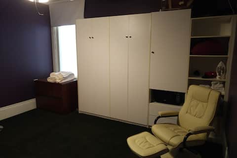 Bright room close to everything