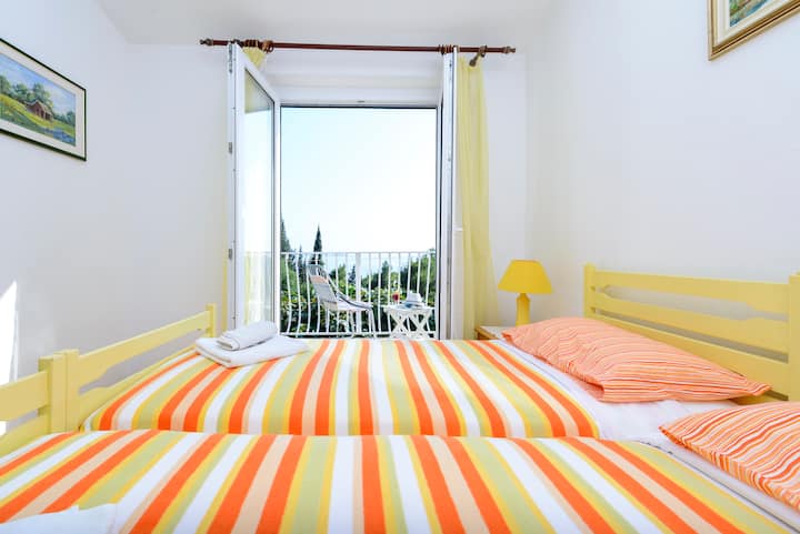 Un dormitorio en la segunda planta