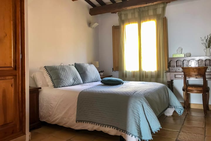 Casa Bonavista, a charming room by Montserrat