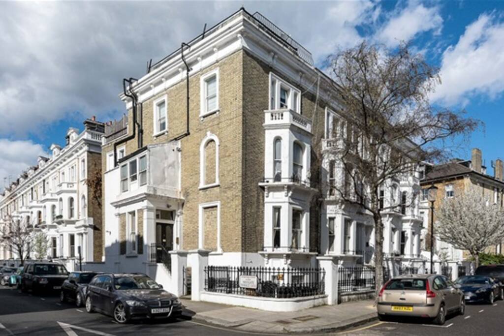 Exterior of 8 Redcliffe St, entrance is on Westgate Terrace