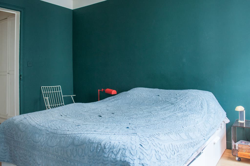 Bedroom. Queen-size bed.