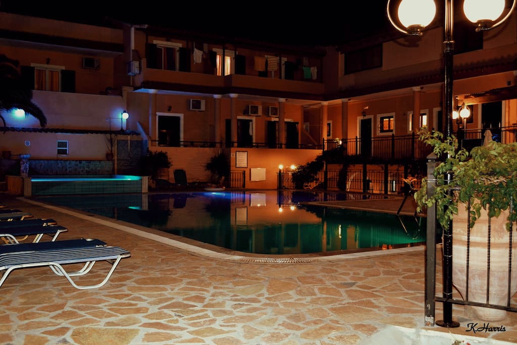 Arianna pool at night