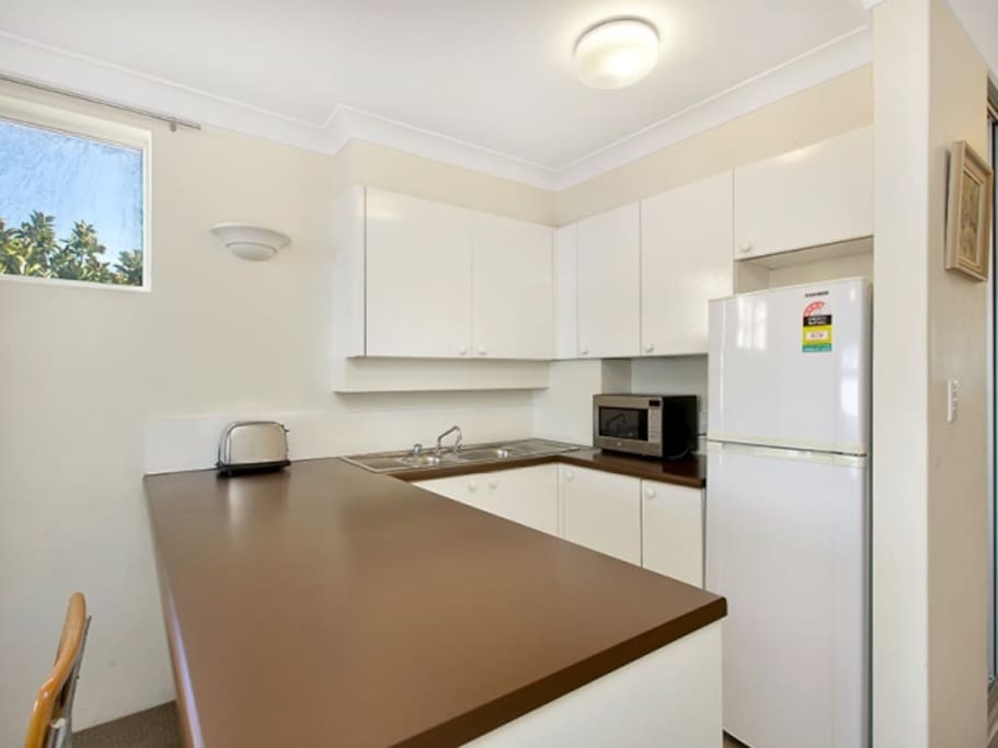Self contained kitchen with hotplates (no oven)