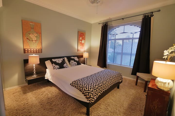 Segundo dormitorio con cama tamaño queen 