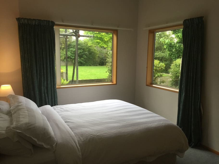 Queen room