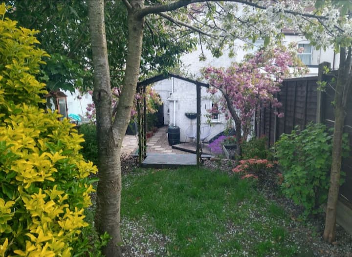 Double room in 3 bed terrace Cottage, North Warks Houses for Rent in