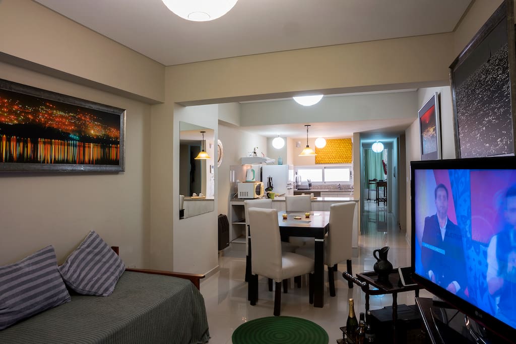 Living comedor:
* Mesas con 4 sillas
* Calefactor
* Sofá cama doble con ropa de cama
* Alfombras
* Televisor de 52’ con * conexión a Directv y Wifi por fibra óptica las 24 hs.
* Aire Acondicionado