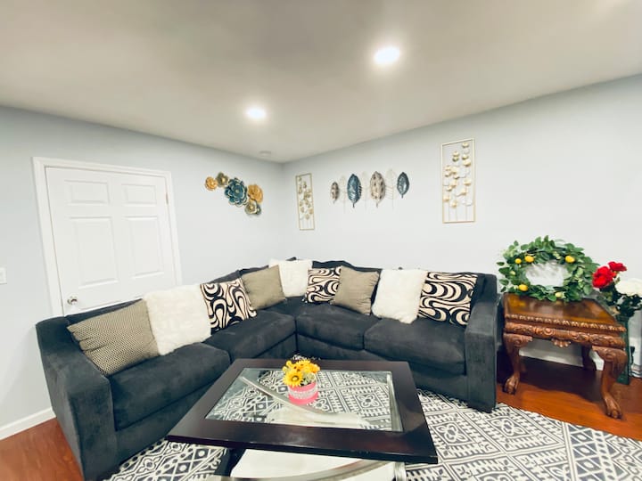 The Cozy 2 Bedrooms Home With Private Yard - Moreno Valley, CA