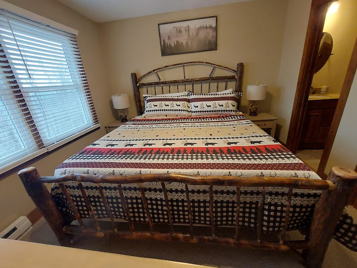 დიდი ზომის საწოლი მეფისა და დედოფლისთვის