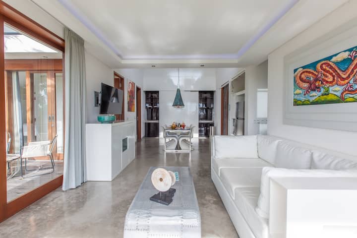Luxury 2nd-floor apartment, Seminyak