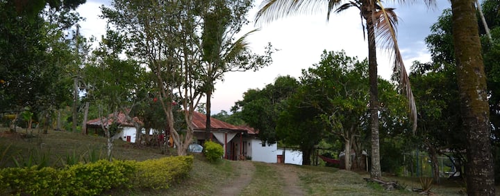 Finca Campesina Samaria.  Lugar De Desconexión. - San Bernardo, Colombia