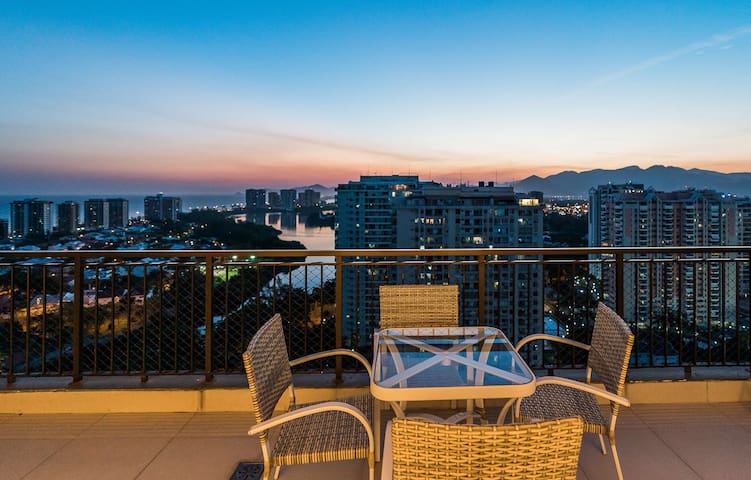 Beautiful 3 bedroom Penthouse in Barra da Tijuca gallery image 2
