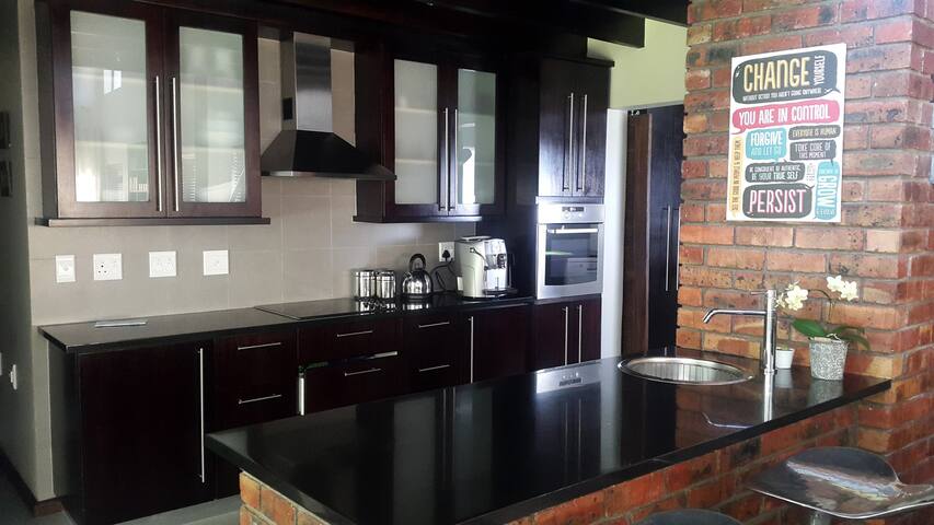 Family Home in Northern Suburbs of Cape Town gallery image 5