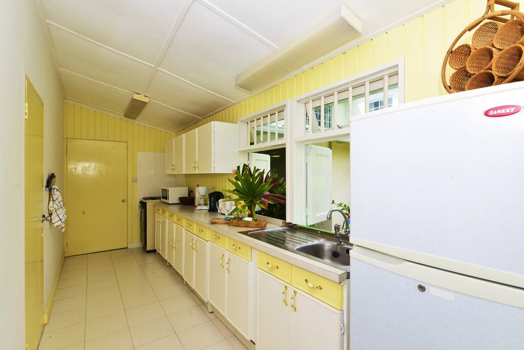 Suite 1 kitchen