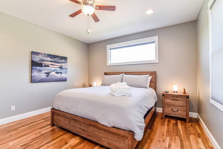 Casita Asheville: Bright, Modern & Peaceful gallery image 3