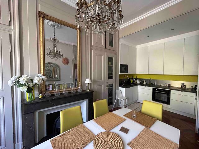 Les 24 colonnes / vue sur les quais gallery image 2