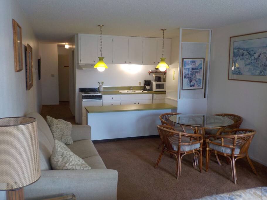 Dining/Breakfast Bar